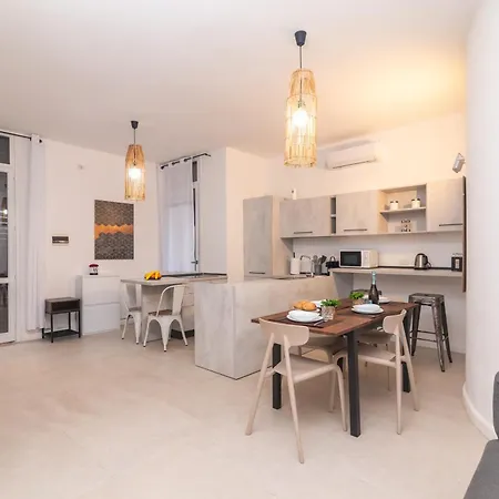 Apartment Secret Garden House - Happy